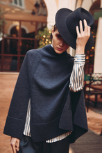 Load image into Gallery viewer, AVIGNONE CAPE
